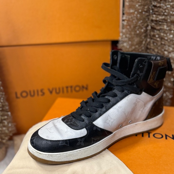 Louis Vuitton Monogram Eclipse High-Top Sneakers-Authentic - Picture 2 of 7